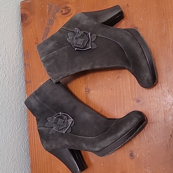 NAYA BREEZE WOMEN'S GRAY SUEDE LEATHER ANKLE BOOTS SIZE 7 - Picture 5 of 10